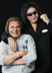 Engelbert Humperdinck Gets "Kissed"